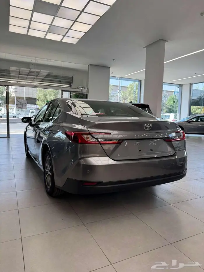تويوتا كامري E بنزين استاندر رمادي موديل 2025 سعودي اقساط 7