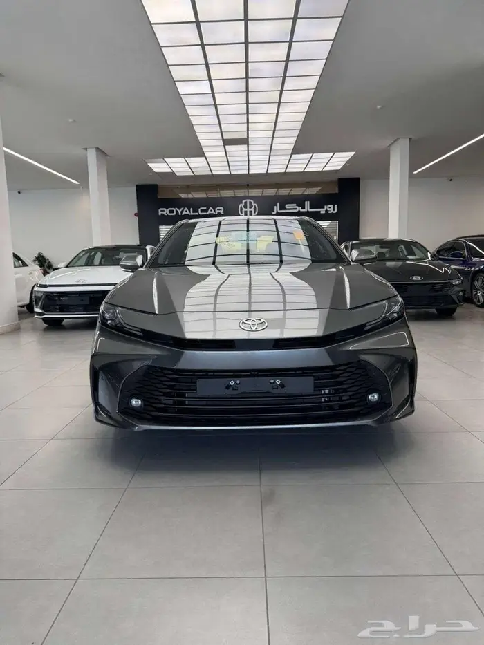 تويوتا كامري E بنزين استاندر رمادي موديل 2025 سعودي اقساط 1