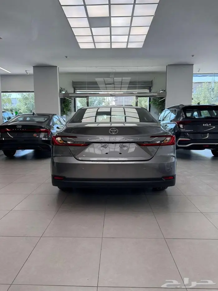 تويوتا كامري E بنزين استاندر رمادي موديل 2025 سعودي اقساط 8