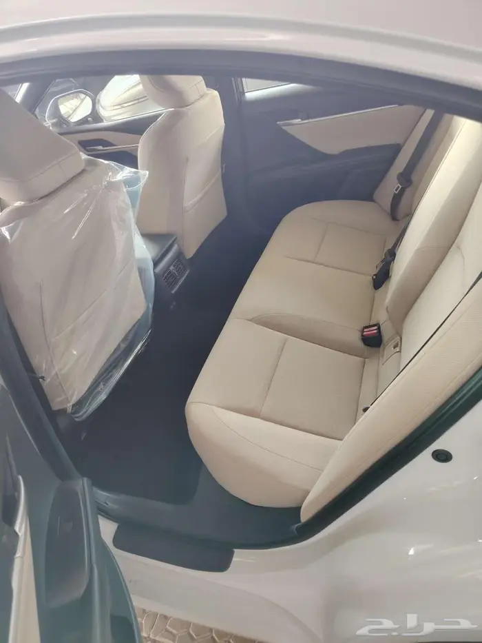 تويوتا كامري2025 ابيض الساير ستاندر طيس 10