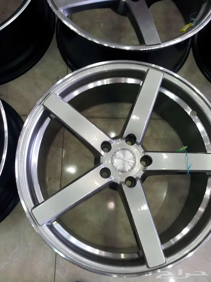 تتوفير جميع جنوط شرطة فوزن من 17 الي 22 انيش 80