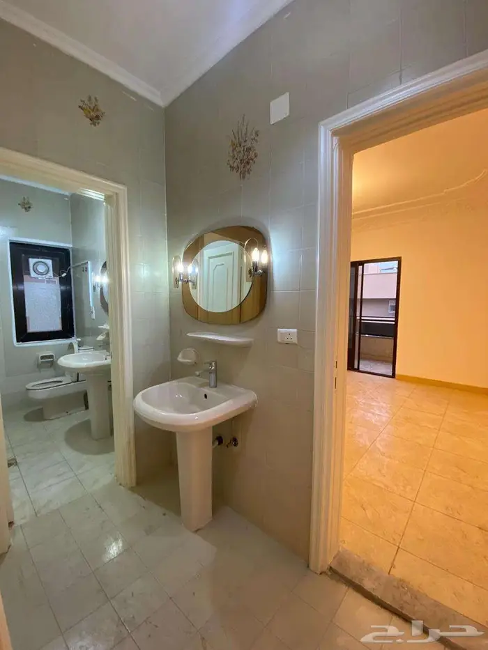 شقة للايجار مكونه من 5 غرف بحي الفيصلية خلف عزيز مول 9