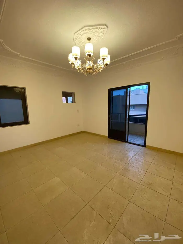 شقة للايجار مكونه من 5 غرف بحي الفيصلية خلف عزيز مول 4