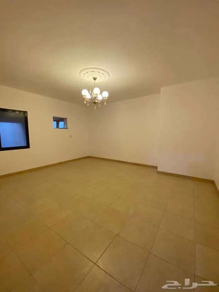 شقة للايجار مكونه من 5 غرف بحي الفيصلية خلف عزيز مول 14