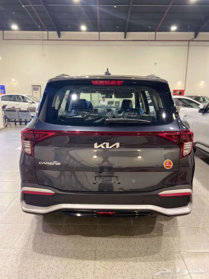 كيا كارينز نص فل فتحة سقف موديل 2025 5