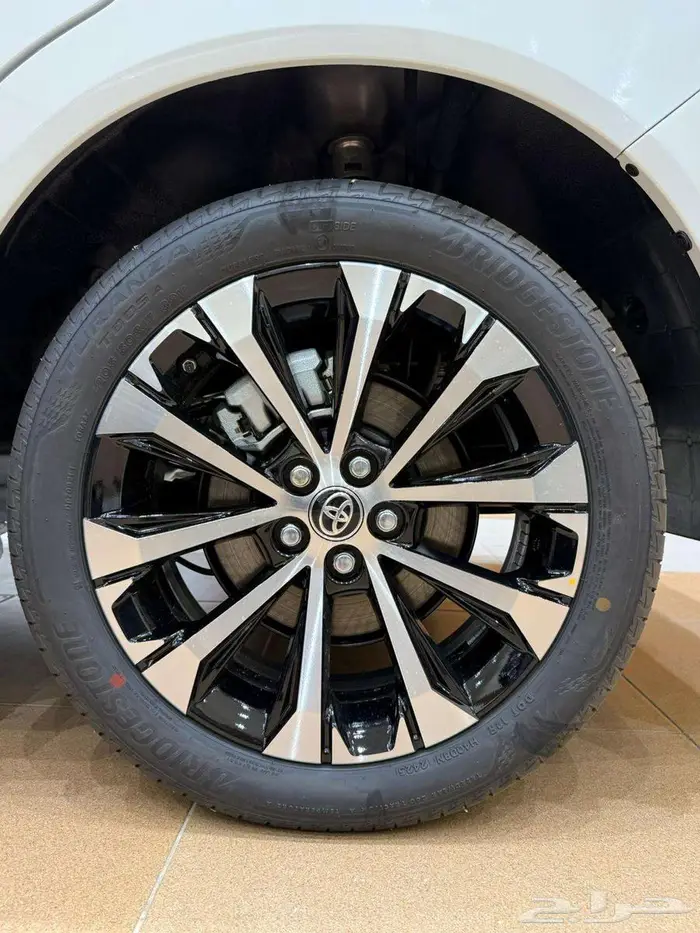 تويوتا فيلوز 5