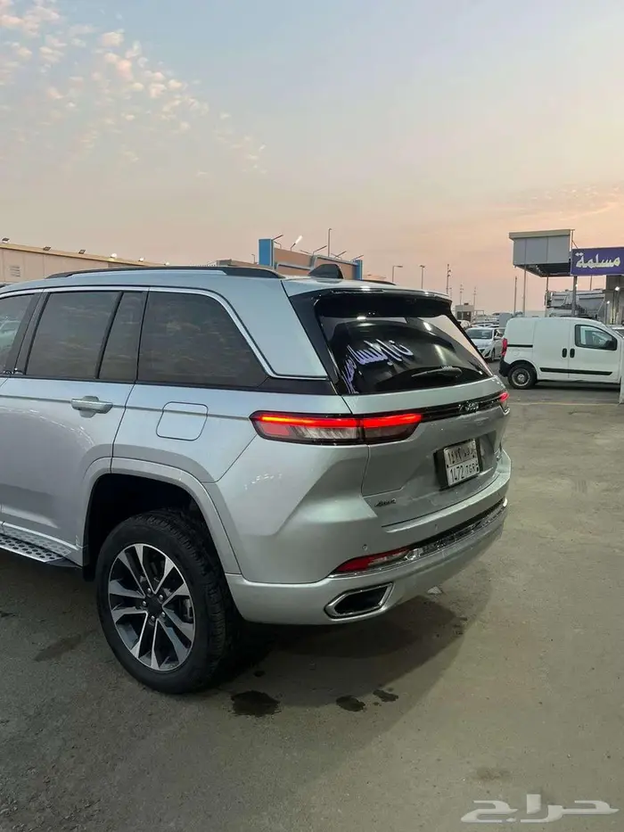 جيب جراند شيروكي 2023 فل كامل 7