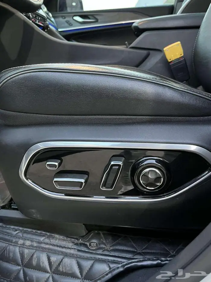 جيب جراند شيروكي 2023 فل كامل 32