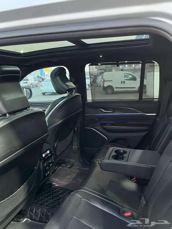 جيب جراند شيروكي 2023 فل كامل 30