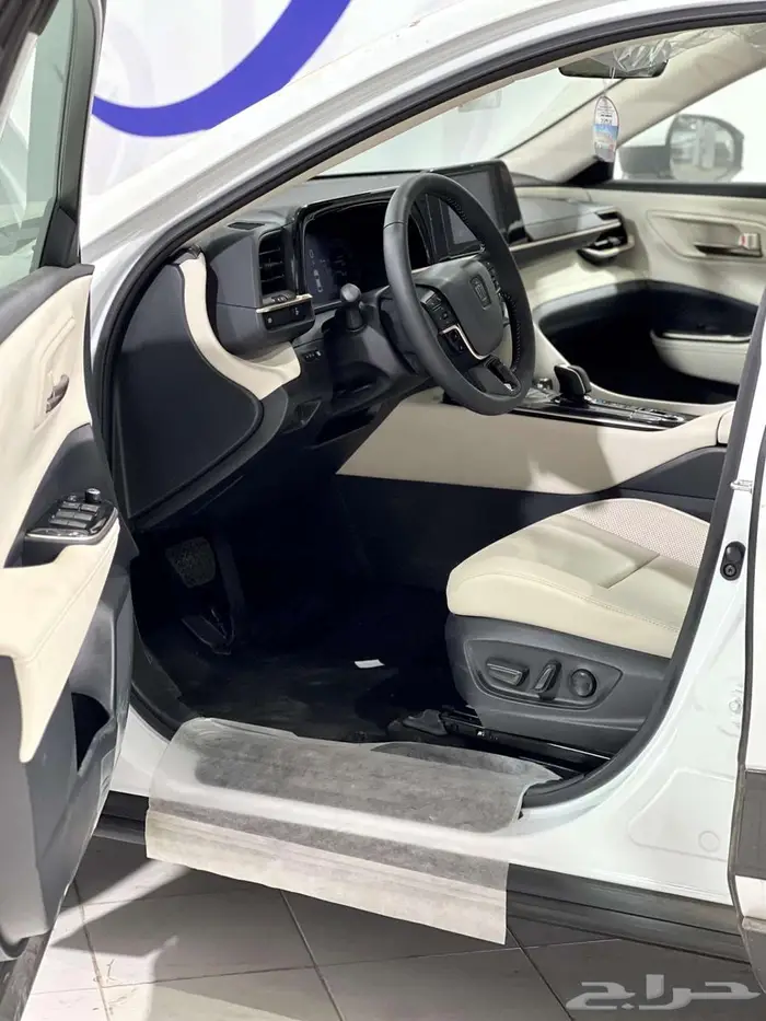 كراون 2.5 برستيج هايبرد 2026 8