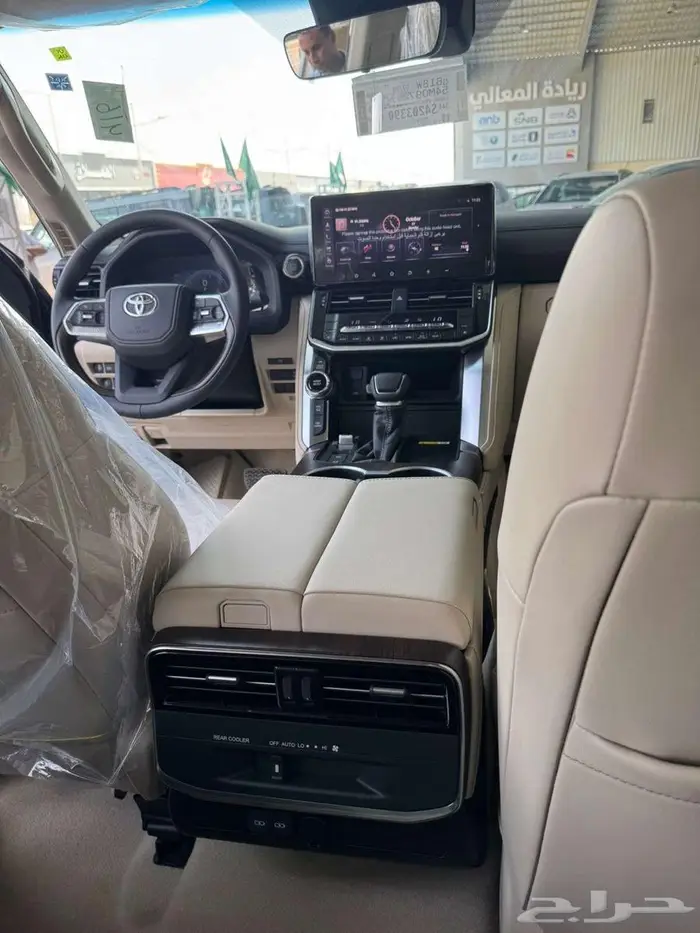 تويوتا لاندكروزر GXR L4 موديل 2025 سعودي اسود عرض خاص 8