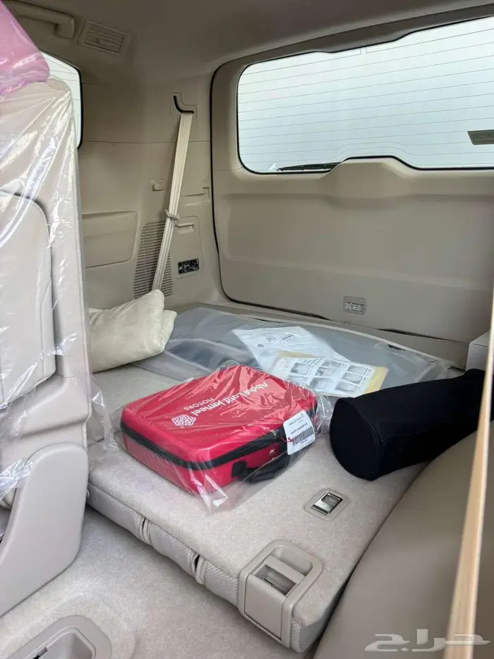 تويوتا لاندكروزر GXR L4 موديل 2025 سعودي اسود عرض خاص 6