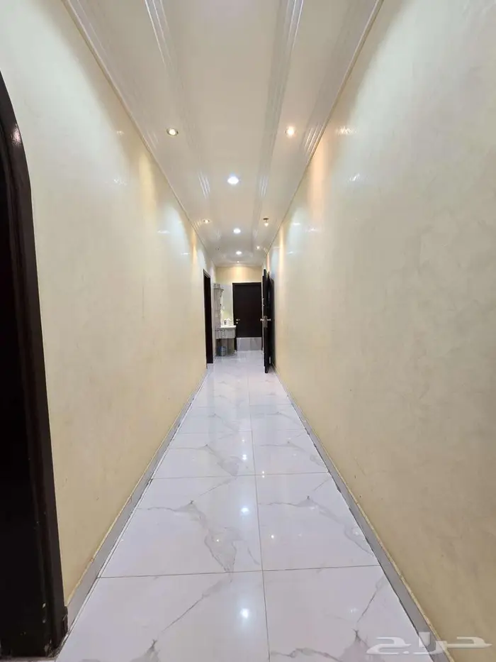 فيلا فاخرة للبيع في حي الجزيرة 1