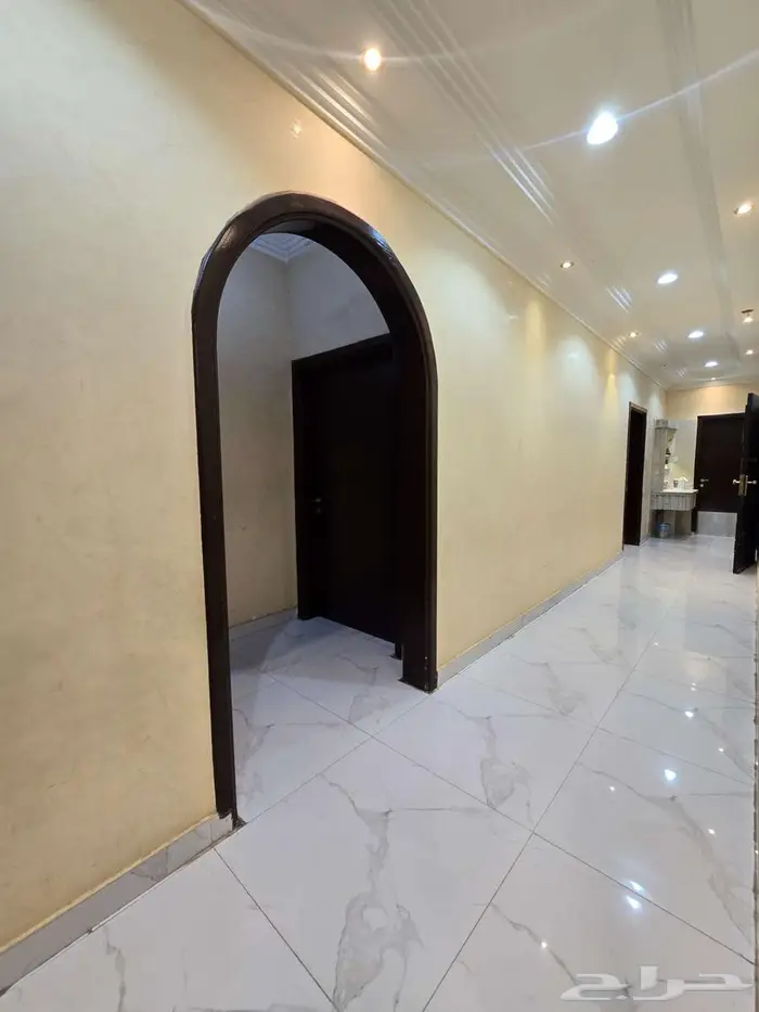 فيلا فاخرة للبيع في حي الجزيرة 25