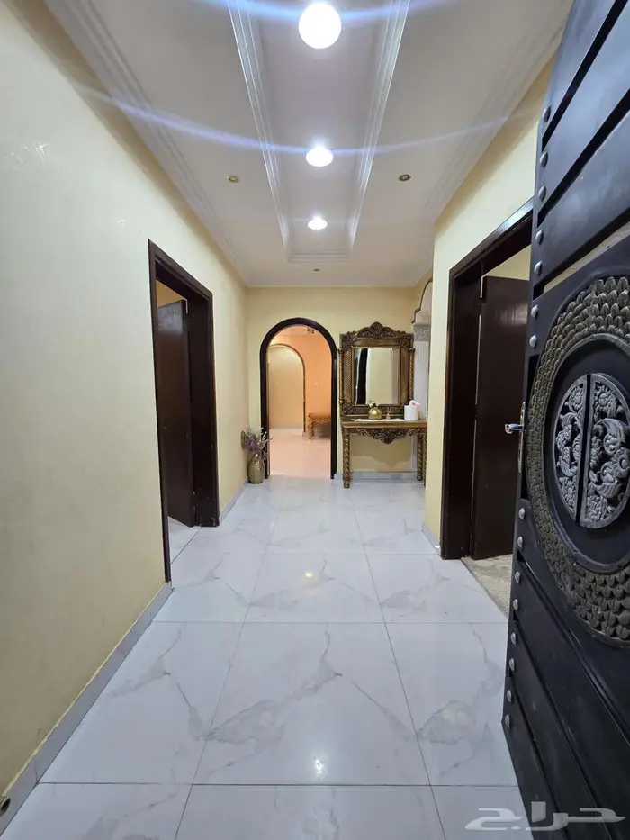 فيلا فاخرة للبيع في حي الجزيرة 6