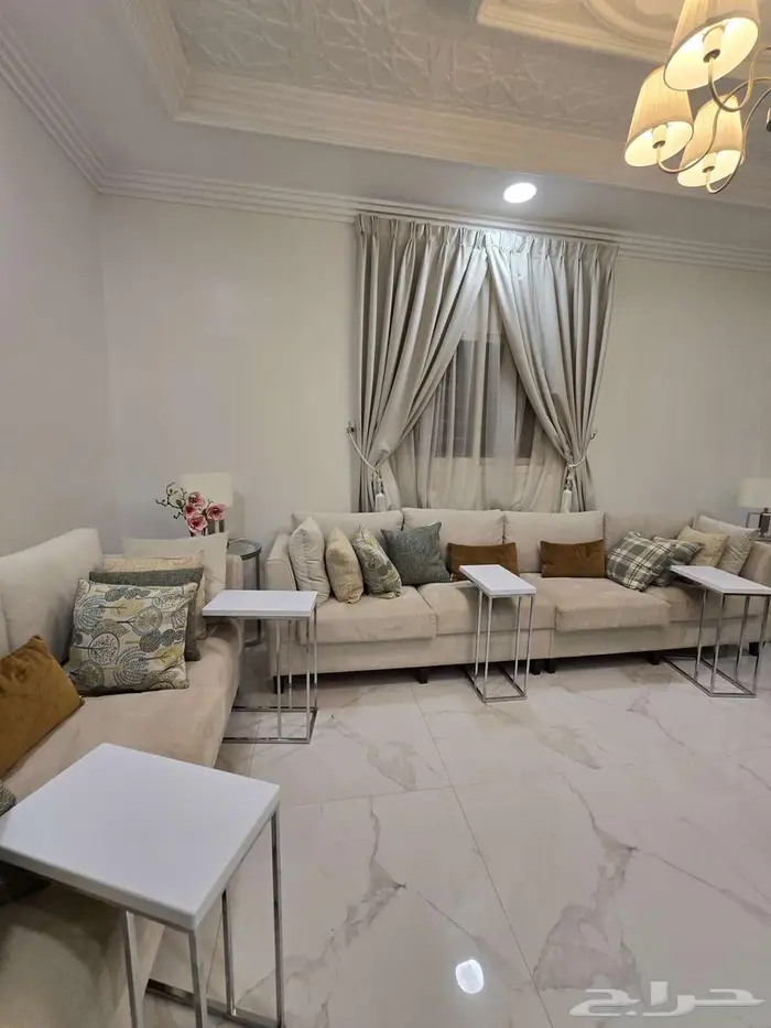 فيلا فاخرة للبيع في حي الجزيرة 27