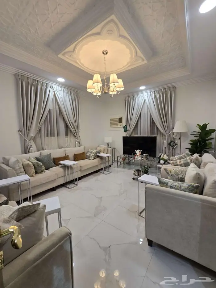 فيلا فاخرة للبيع في حي الجزيرة 33