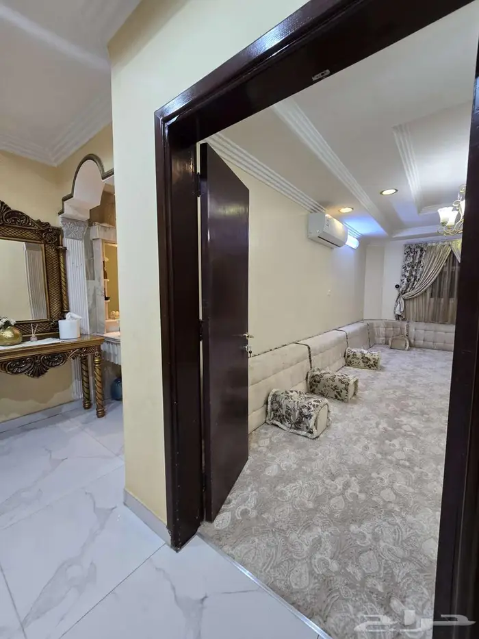 فيلا فاخرة للبيع في حي الجزيرة 7