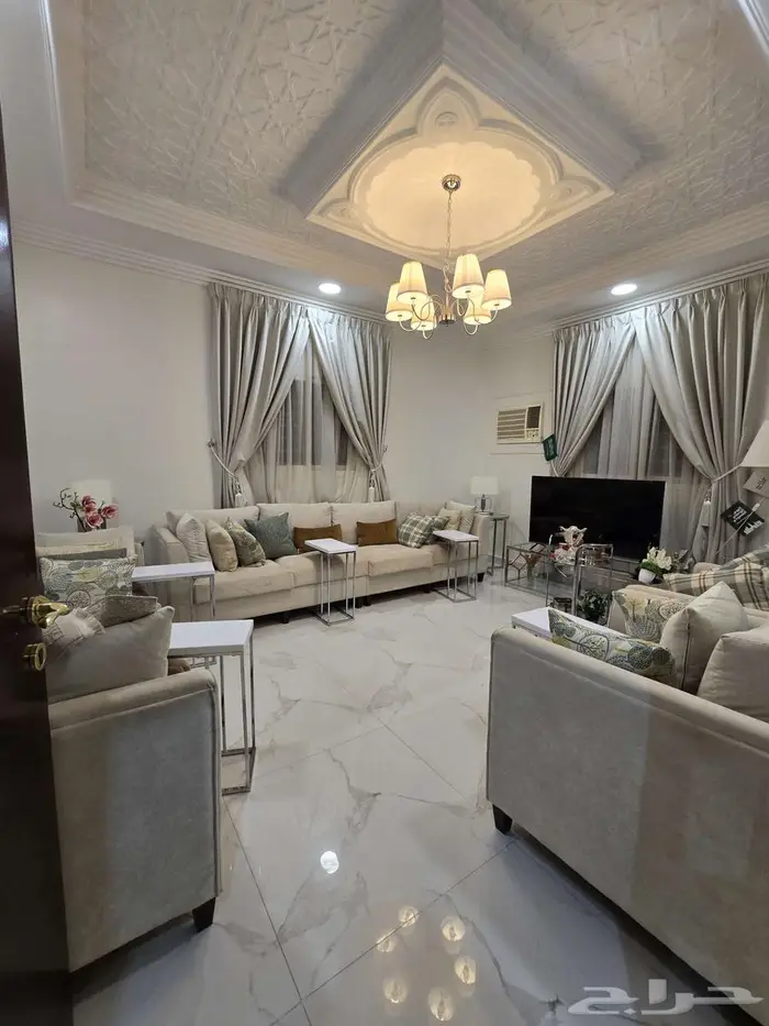 فيلا فاخرة للبيع في حي الجزيرة 28