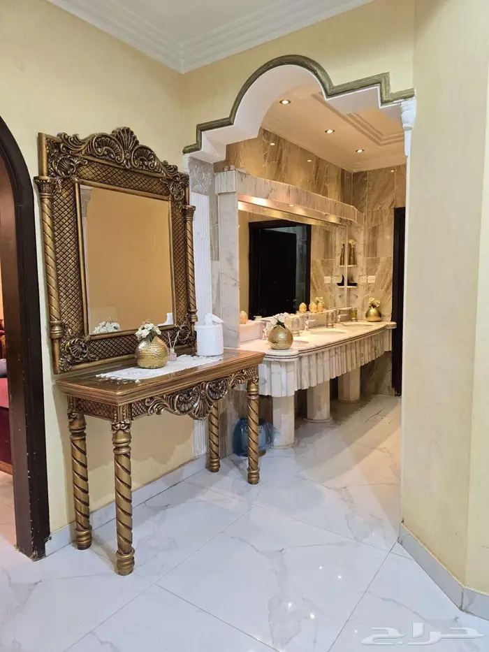 فيلا فاخرة للبيع في حي الجزيرة 15