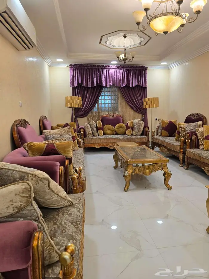 فيلا فاخرة للبيع في حي الجزيرة 35