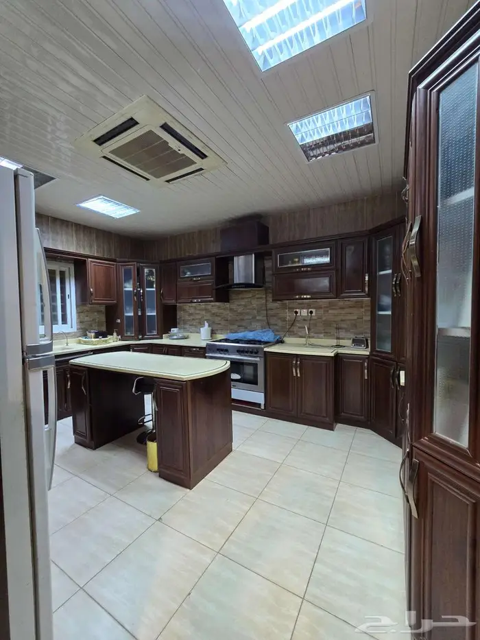 فيلا فاخرة للبيع في حي الجزيرة 19