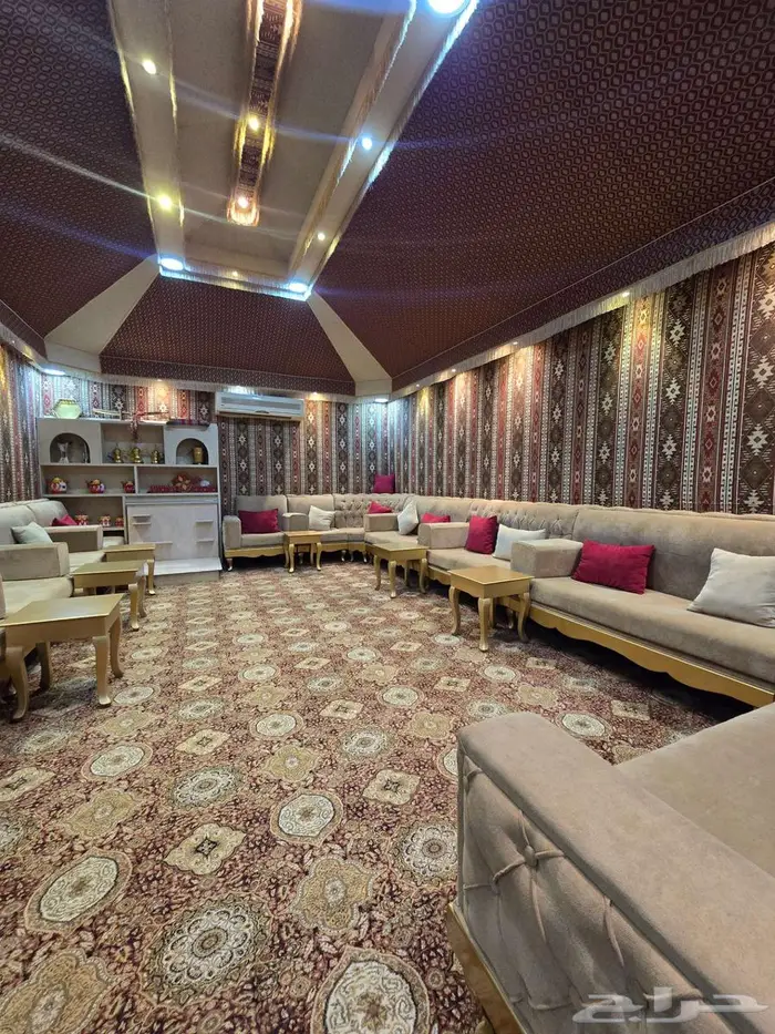 فيلا فاخرة للبيع في حي الجزيرة 44