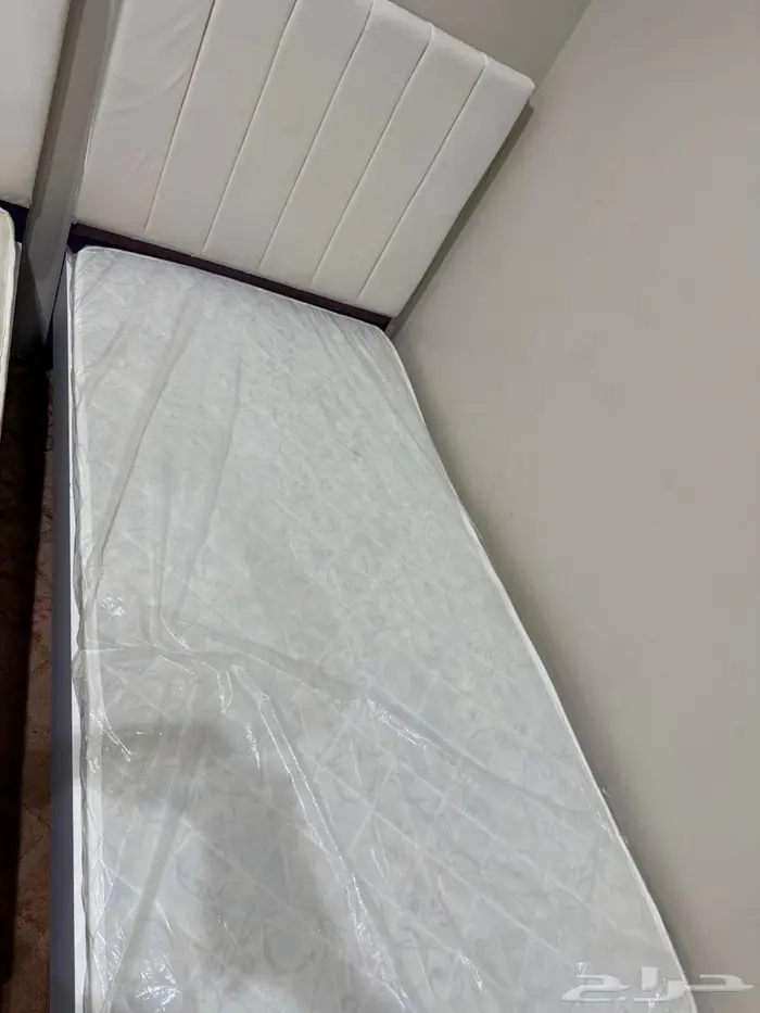 سرير العدد 2 جديديات سبب البيع محد يستعملهن 1
