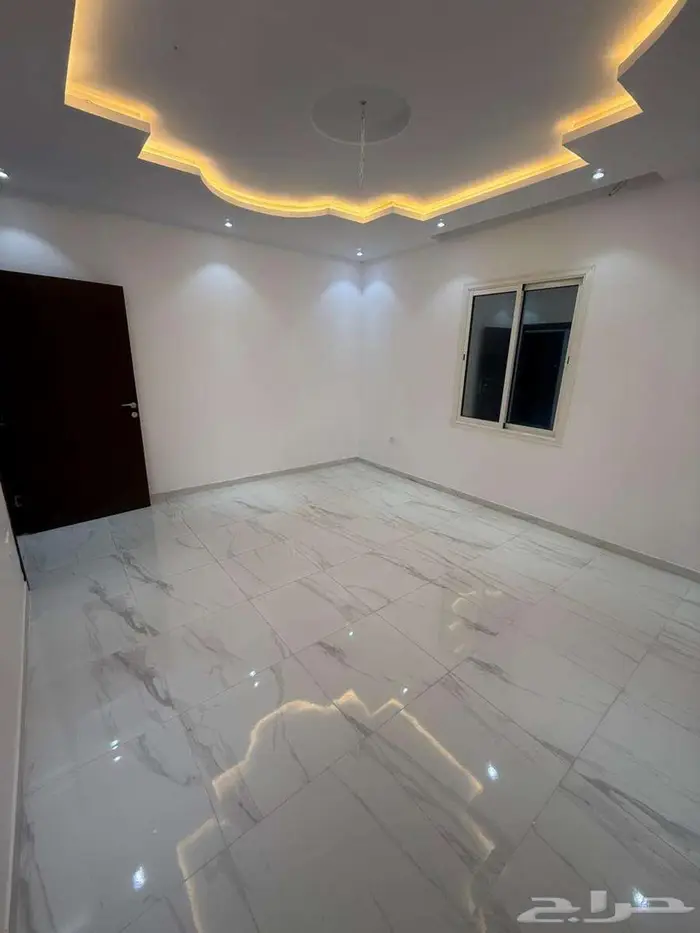 شقة للإيجار في حي الصواري - 5 غرف - تشطيب جديد سوبر الترا 12