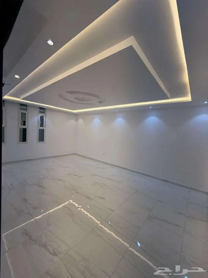 شقة للإيجار في حي الصواري - 5 غرف - تشطيب جديد سوبر الترا 2