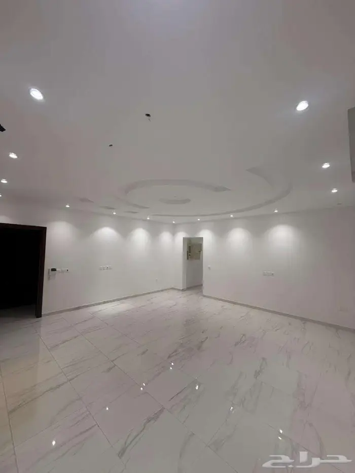 شقة للإيجار في حي الصواري - 5 غرف - تشطيب جديد سوبر الترا 1