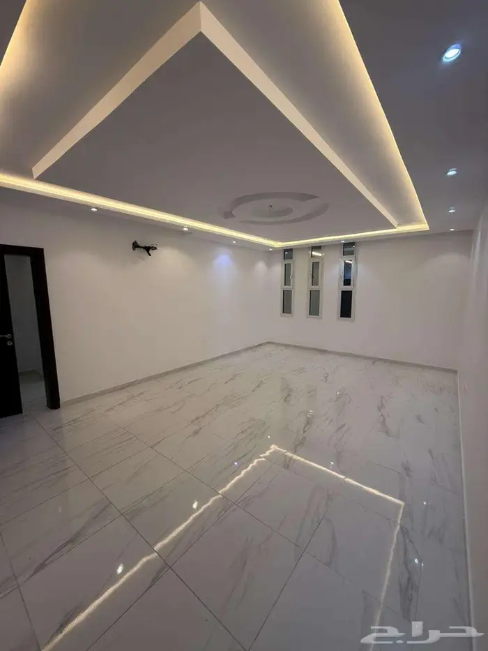 شقة للإيجار في حي الصواري - 5 غرف - تشطيب جديد سوبر الترا 4