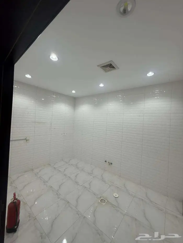 شقة للإيجار في حي الصواري - 5 غرف - تشطيب جديد سوبر الترا 9