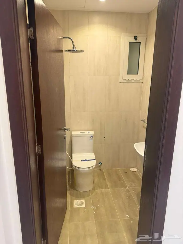 شقة للإيجار في حي الصواري - 5 غرف - تشطيب جديد سوبر الترا 8