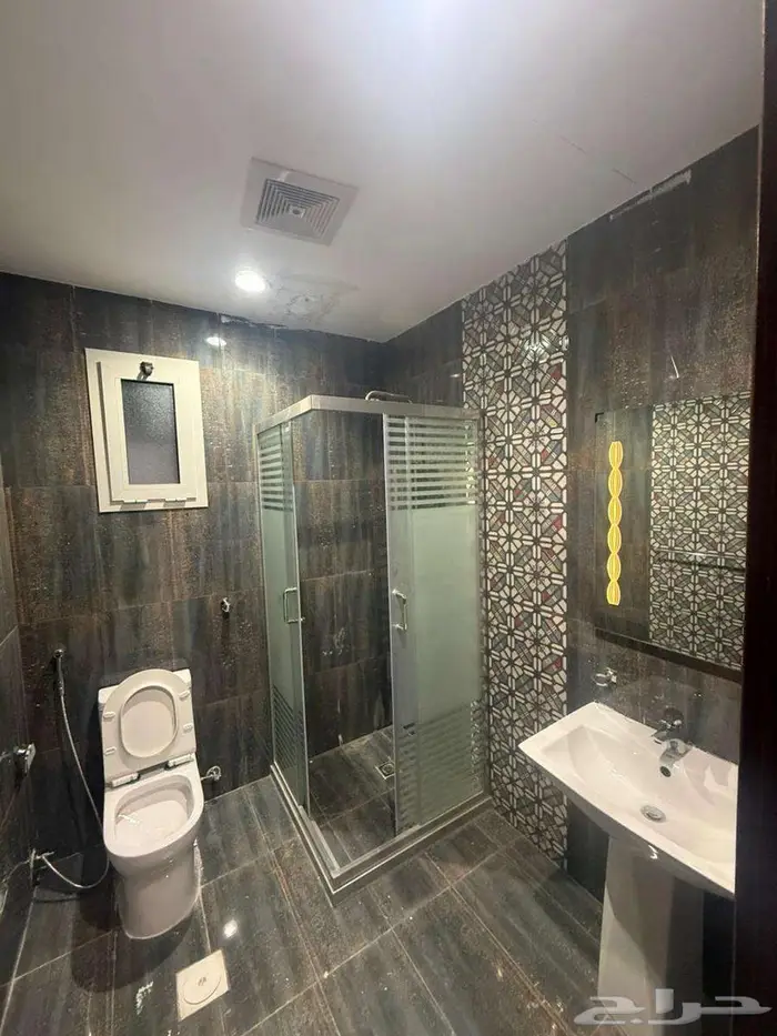 شقة للإيجار في حي الصواري - 5 غرف - تشطيب جديد سوبر الترا 11