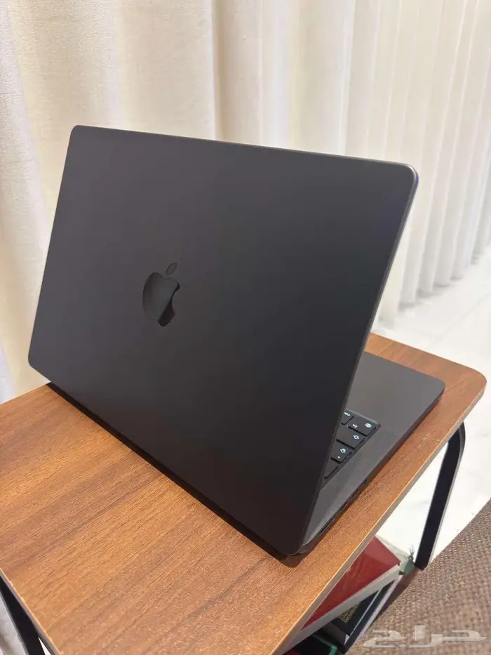 للبيع  MacBook Pro 14-inch M4 أسود الفلكي Space Black 8