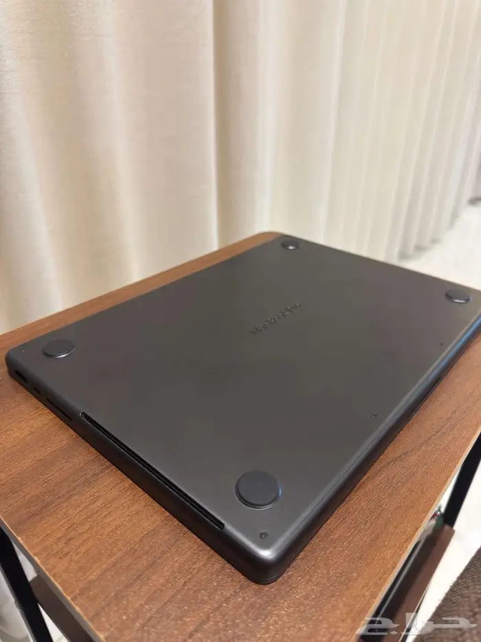 للبيع  MacBook Pro 14-inch M4 أسود الفلكي Space Black 9