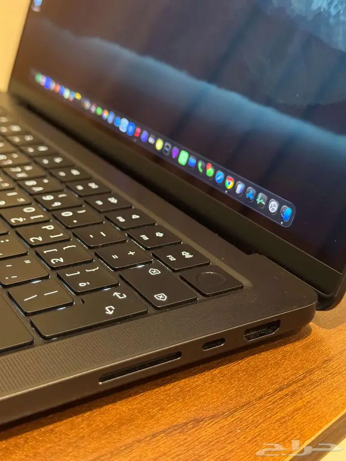 للبيع  MacBook Pro 14-inch M4 أسود الفلكي Space Black 1