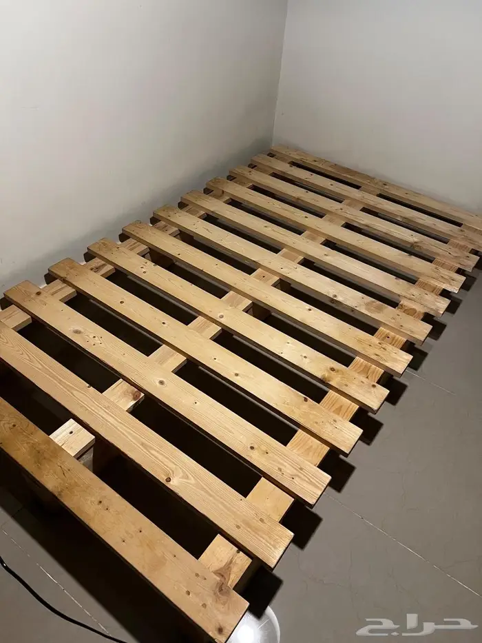سرير خشب 2