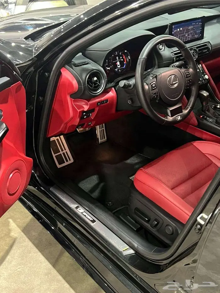 لكزس is350 F 2024 سبورت شبه جديد ( الوكيل عبداللطيف جميل ) 6