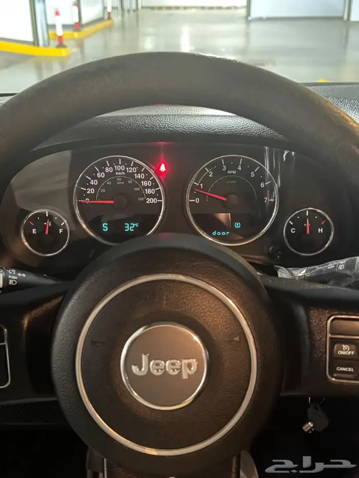 Jeep Wrangler 2013 (قير عادي) 25