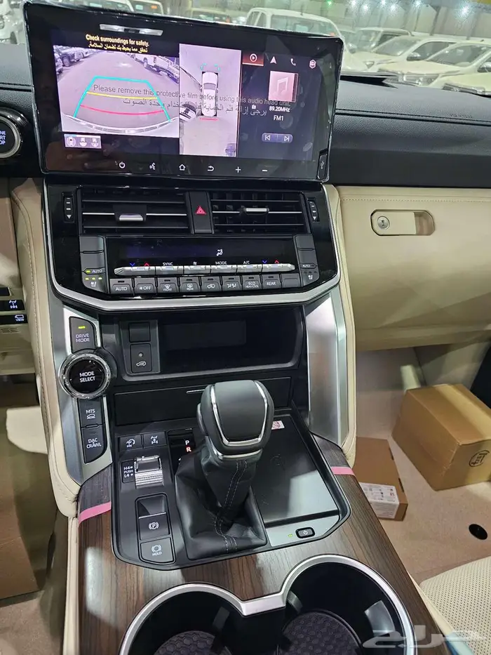 تويوتا لاندكروزر GXR L4 بنزين موديل 2025 6