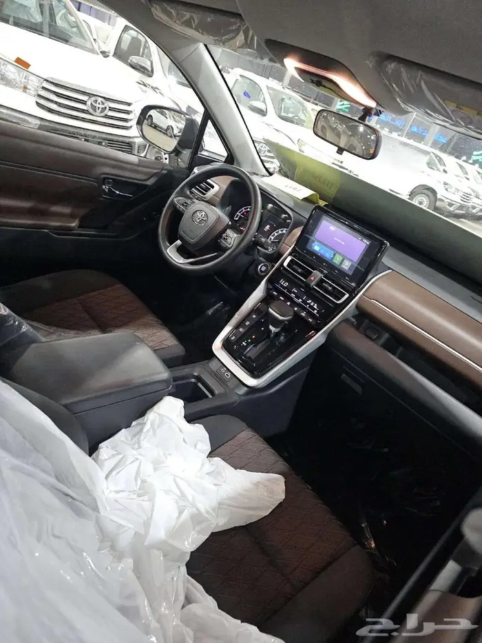 تويوتا انوفا بنزين موديل 2024 14