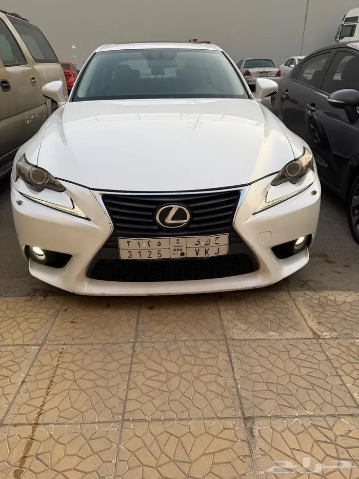 لكزس نظيفة للبيع is350 1