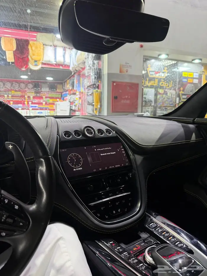 استون مارتن -DBX 3