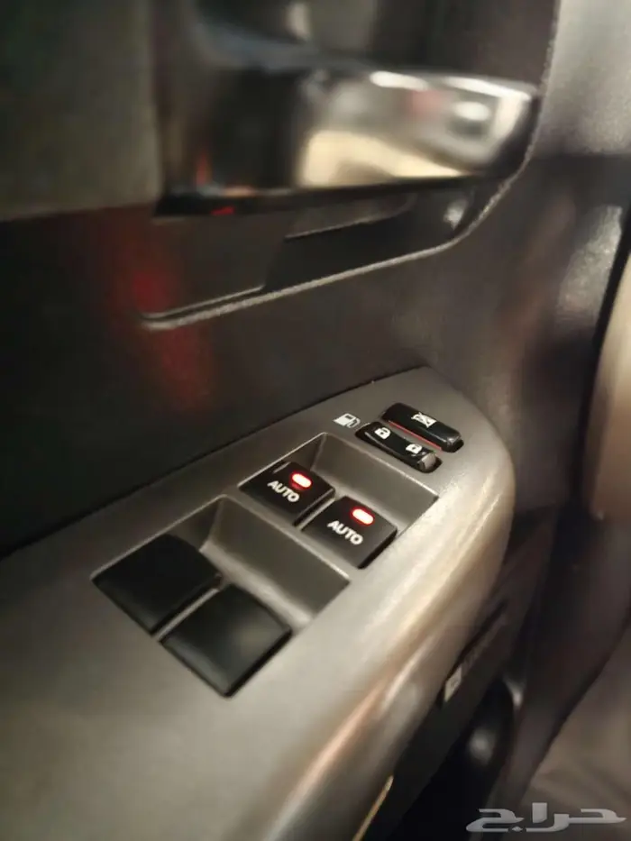 للبيع تويوتا سيكويا SR5 دبل 2013 17