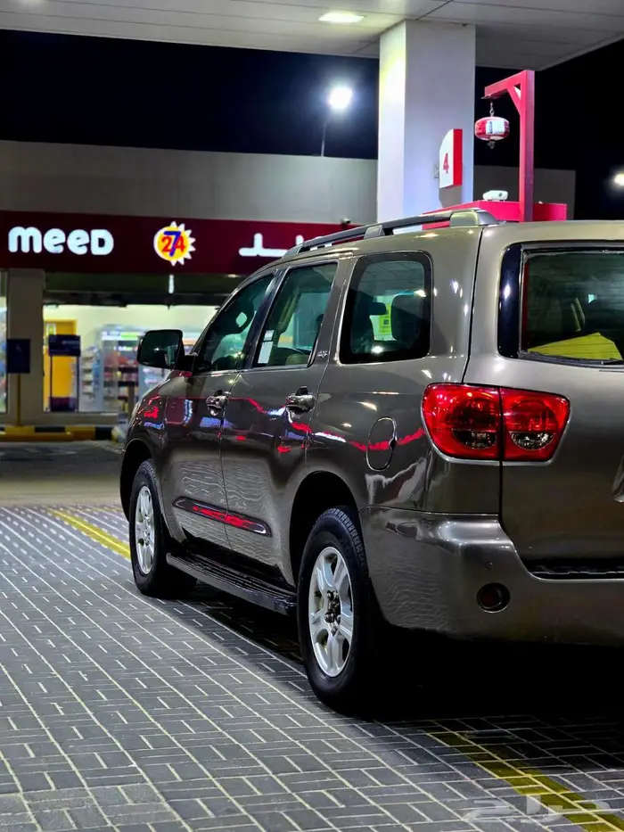 للبيع تويوتا سيكويا SR5 دبل 2013 12