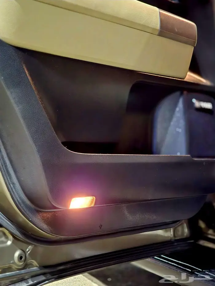 للبيع تويوتا سيكويا SR5 دبل 2013 23