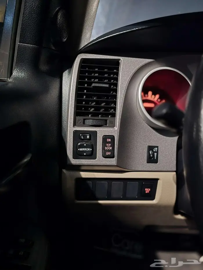 للبيع تويوتا سيكويا SR5 دبل 2013 35