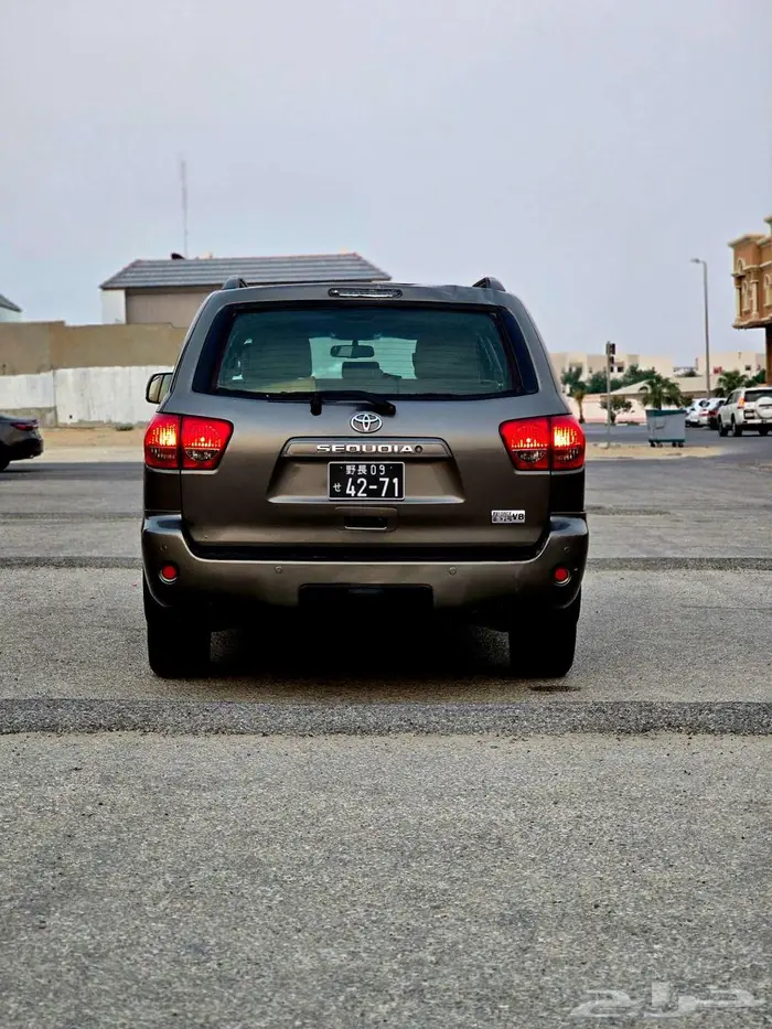 للبيع تويوتا سيكويا SR5 دبل 2013 33